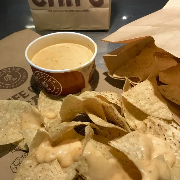 Free Chilis Southwestern Queso And Chips