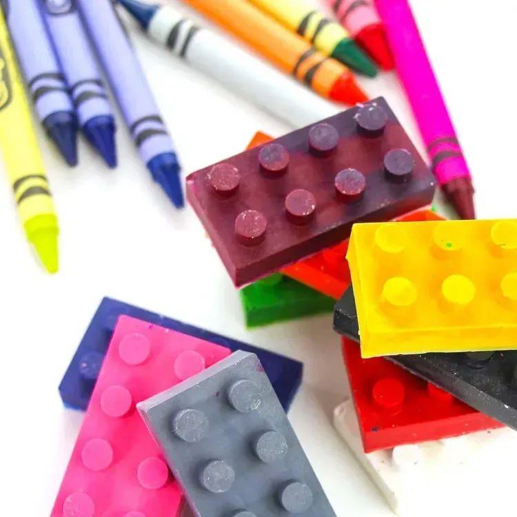 Free LEGO Crayons From LEGO
