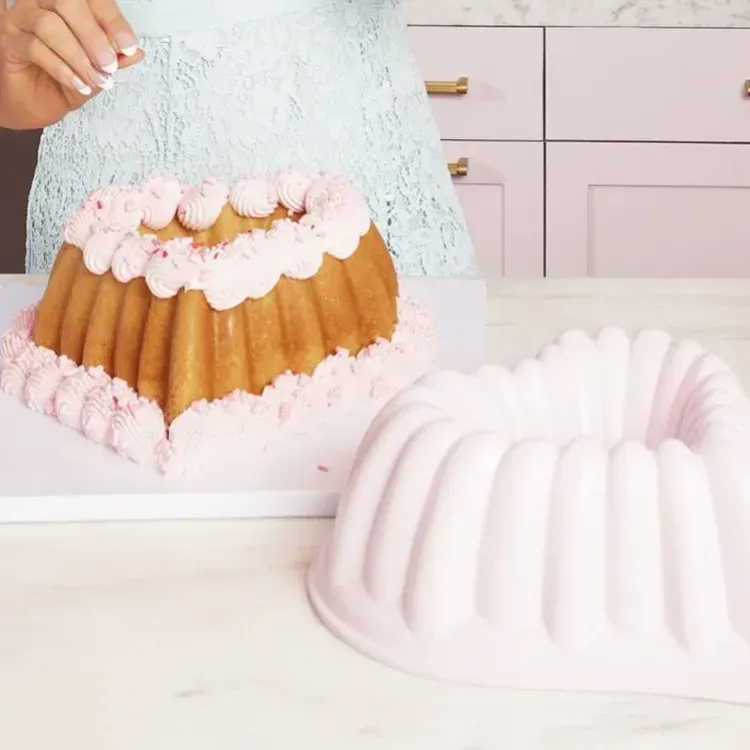 Free Paris Hilton Heart Shaped Fluted Pan