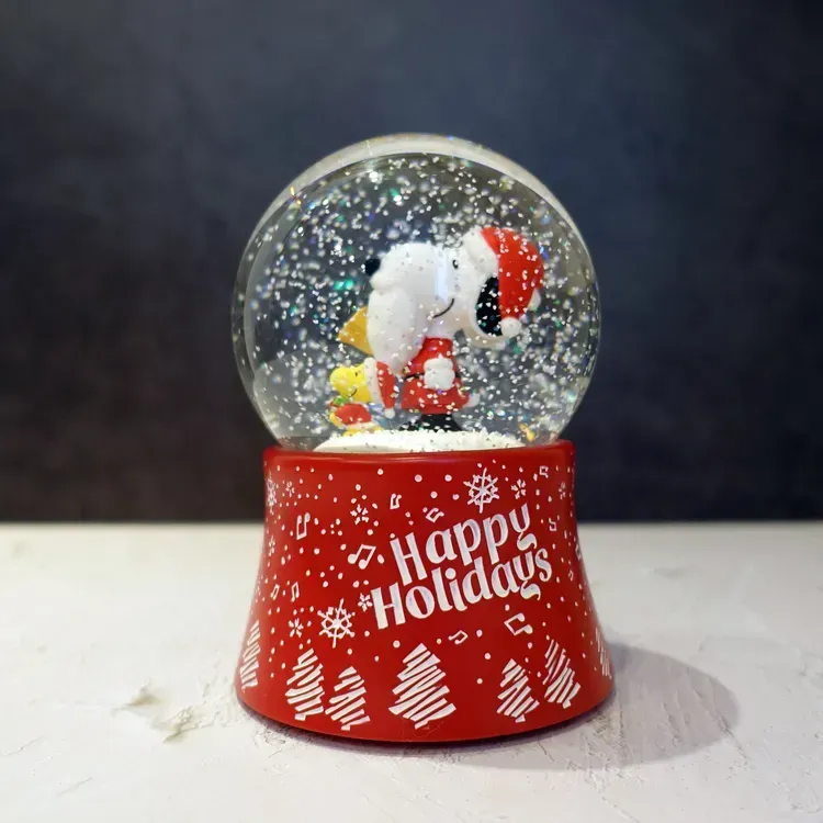 Free Snoopy Snow Globe